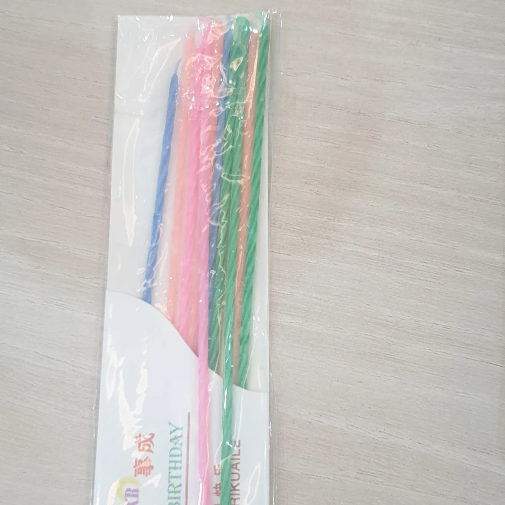 Set of small and long birthday candles to celebrate your birthday